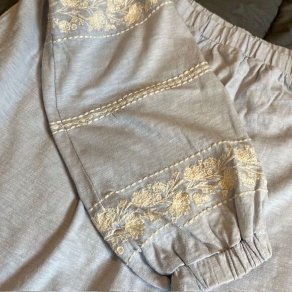 American Eagle Off the Shoulder Women's Light Blue Top with White Embroidery S - Picture 9 of 10